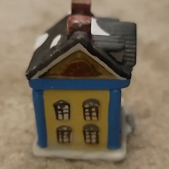 Vintage Porcelain Trinket Box House - Picture 4 of 7